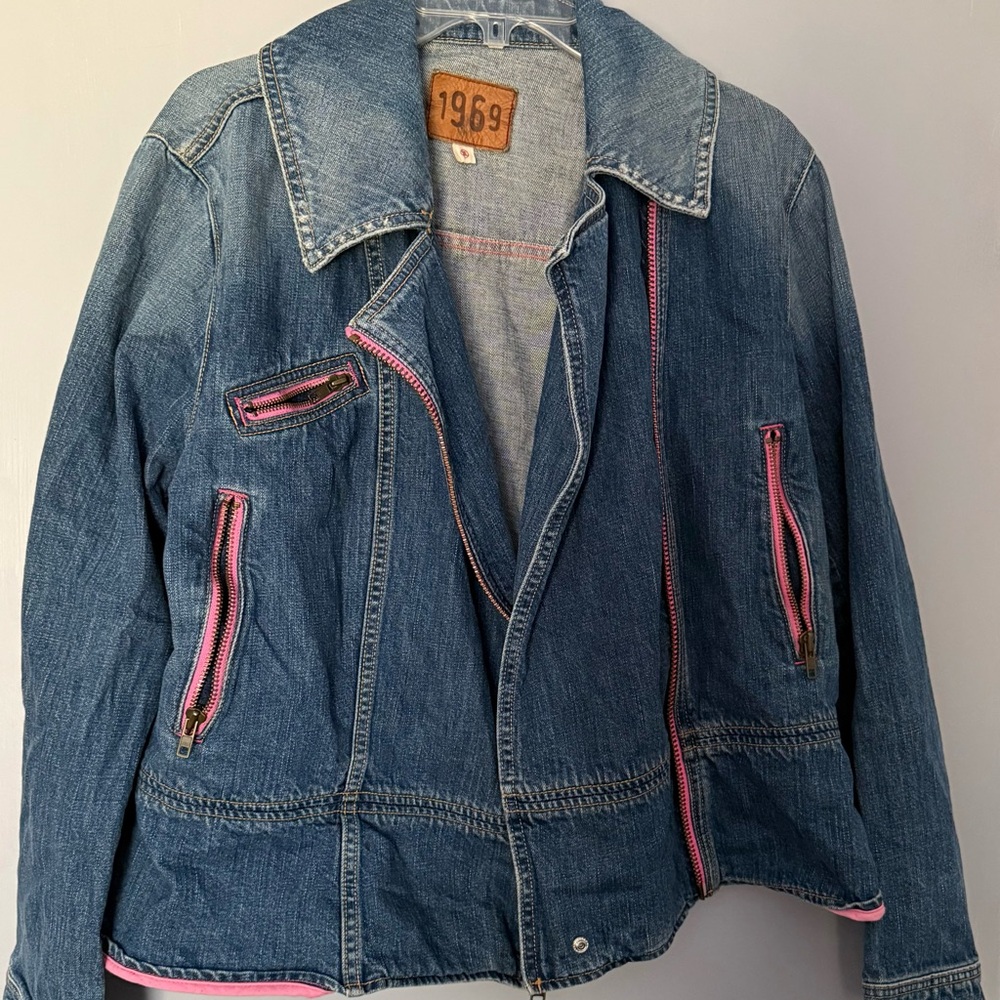 1969 Women's Blue Denim Jacket with Pink Zippers
